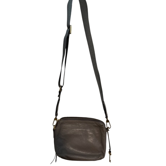 fossil Handbags - Fossil Grey Leather Crossbody Bag | Adjustable Strap & Classic Style (grey)